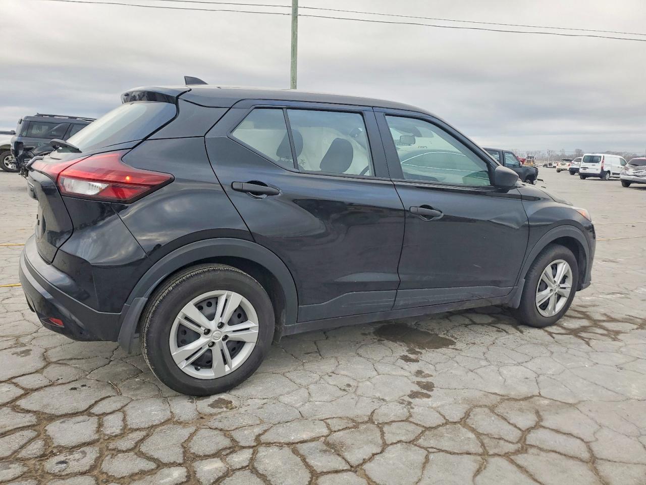 2023 Nissan Kicks S - Image 3