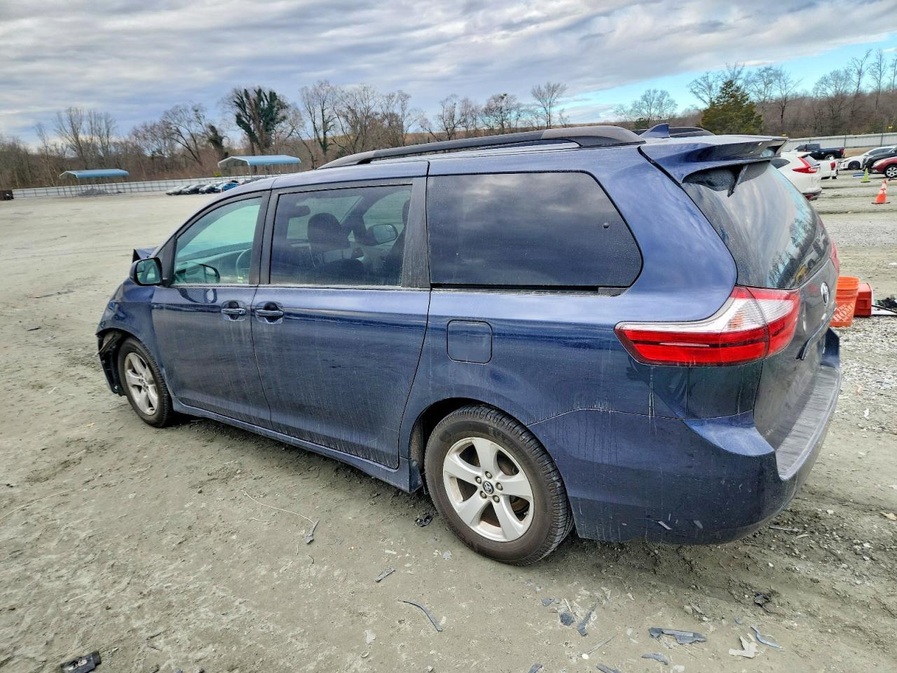 2018 Toyota Sienna Le - Фото 2