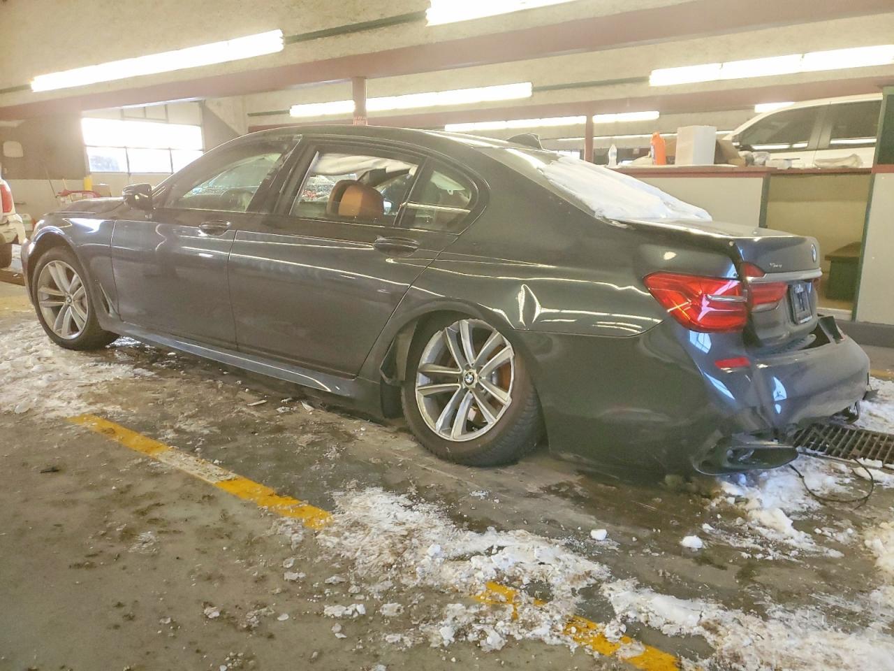 2017 BMW 750 Xi - Фото 2