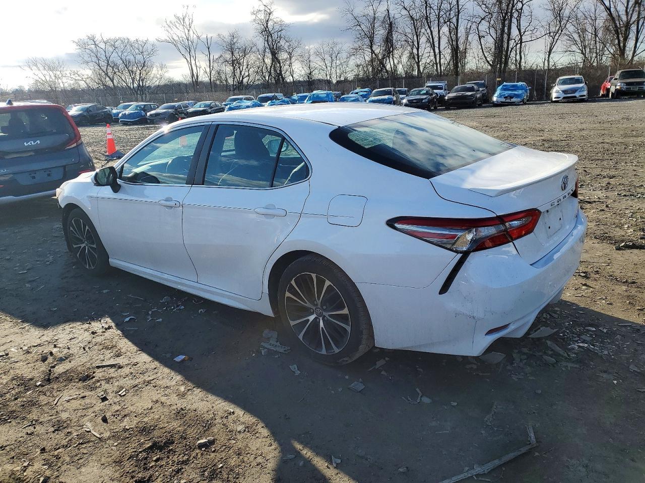 2018 Toyota Camry L - Фото 2