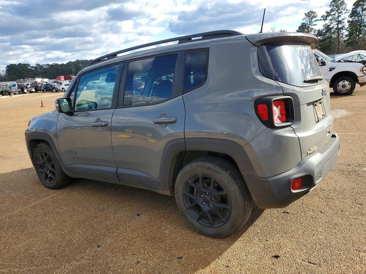 2020 Jeep Renegade Latitude - Фото 2