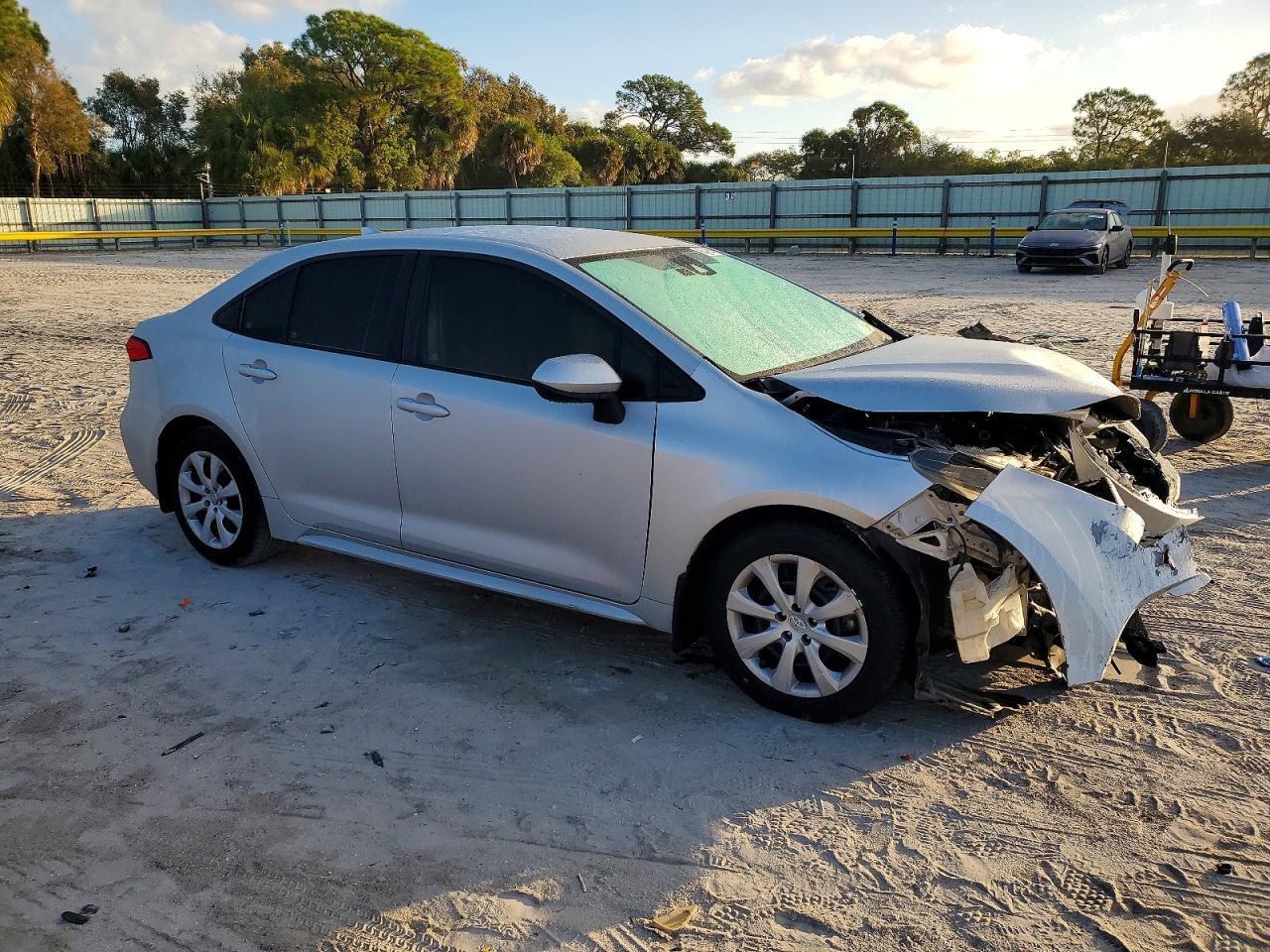 2020 Toyota Corolla Le - Image 4