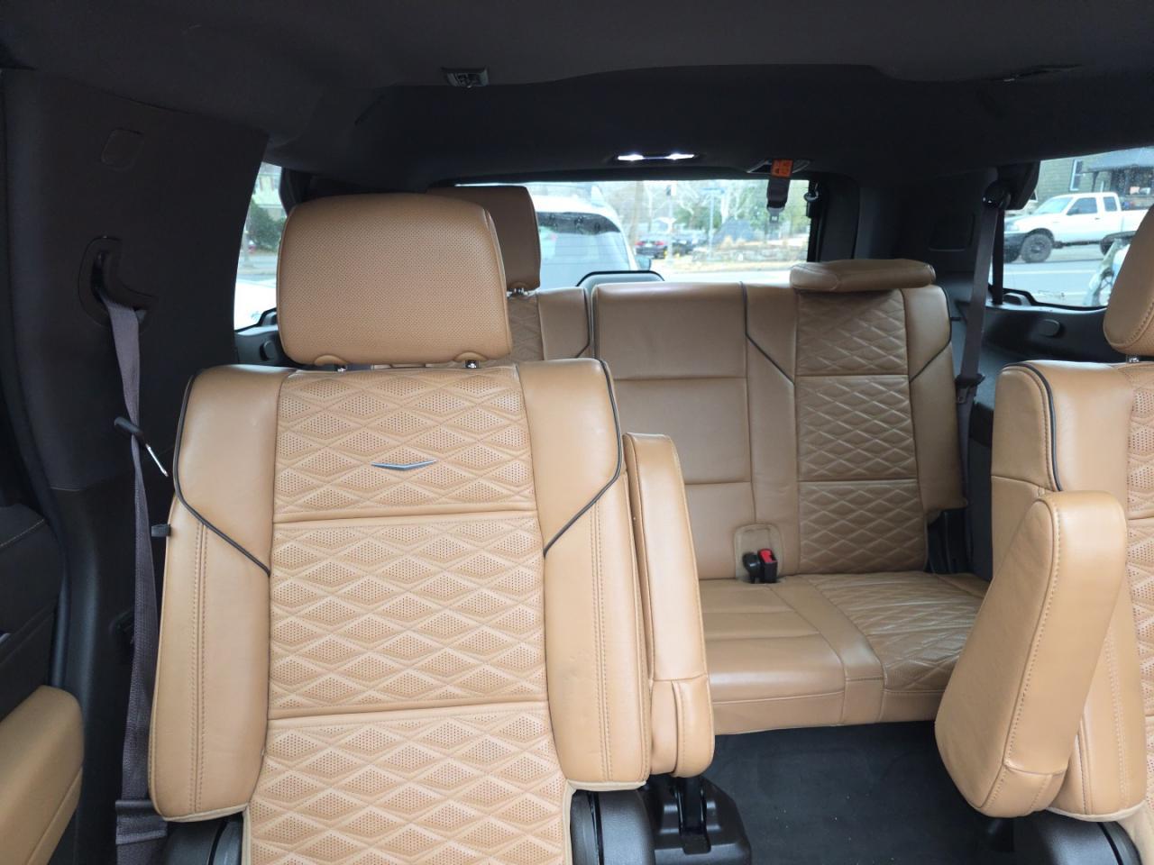 2023 Cadillac Escalade Sport - Image 6