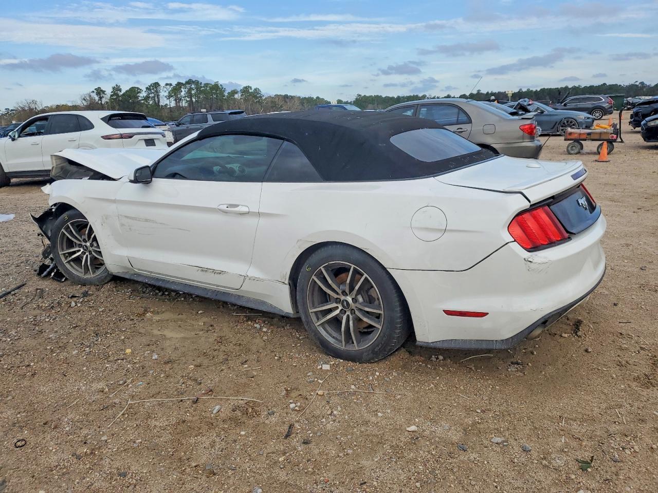 2016 Ford Mustang - Фото 2