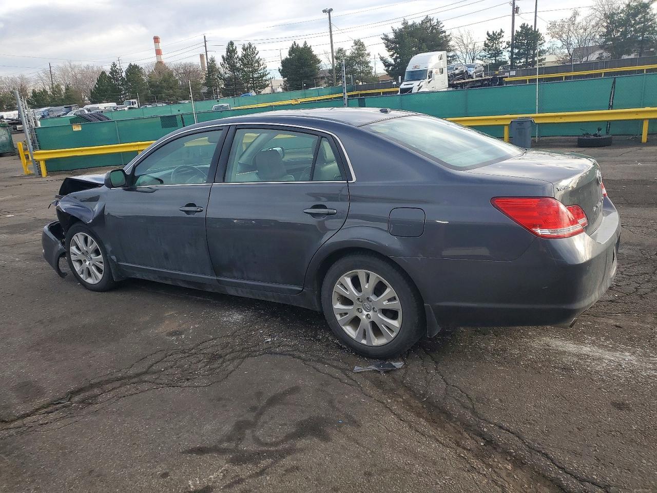 2010 Toyota Avalon Xl - Image 2
