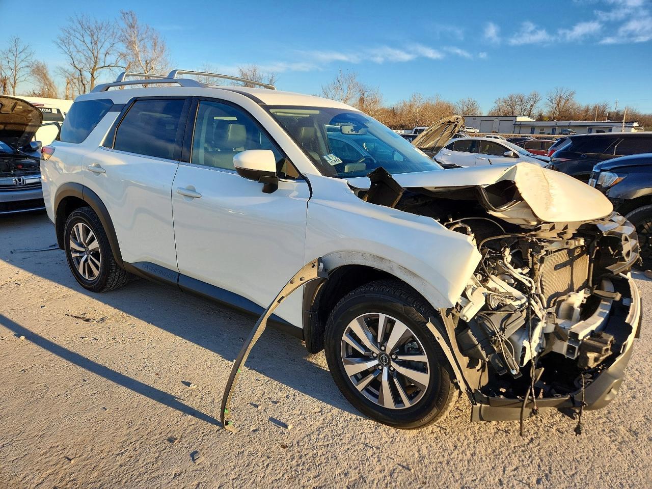 2023 Nissan Pathfinder Sl - Image 4