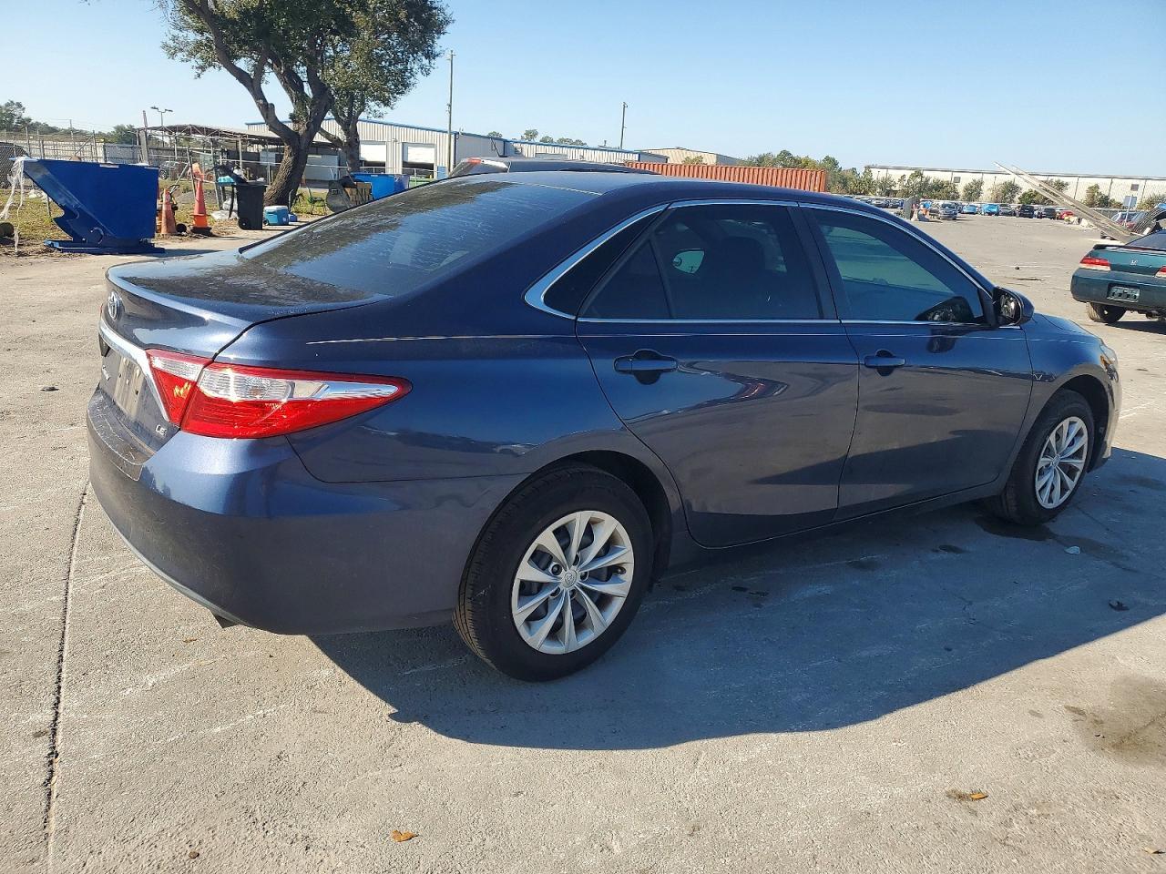 2017 Toyota Camry Le - Фото 3
