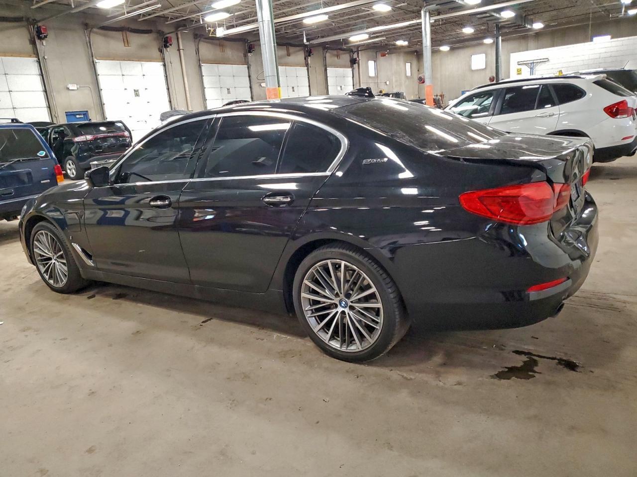 2018 BMW 530E - Image 2