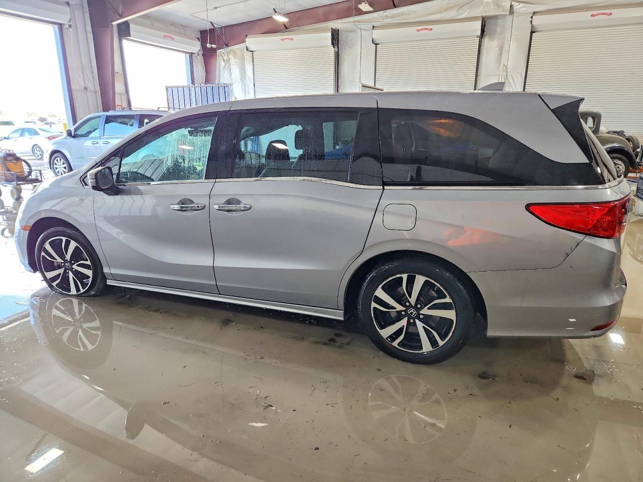 2018 Honda Odyssey Elite - Фото 2