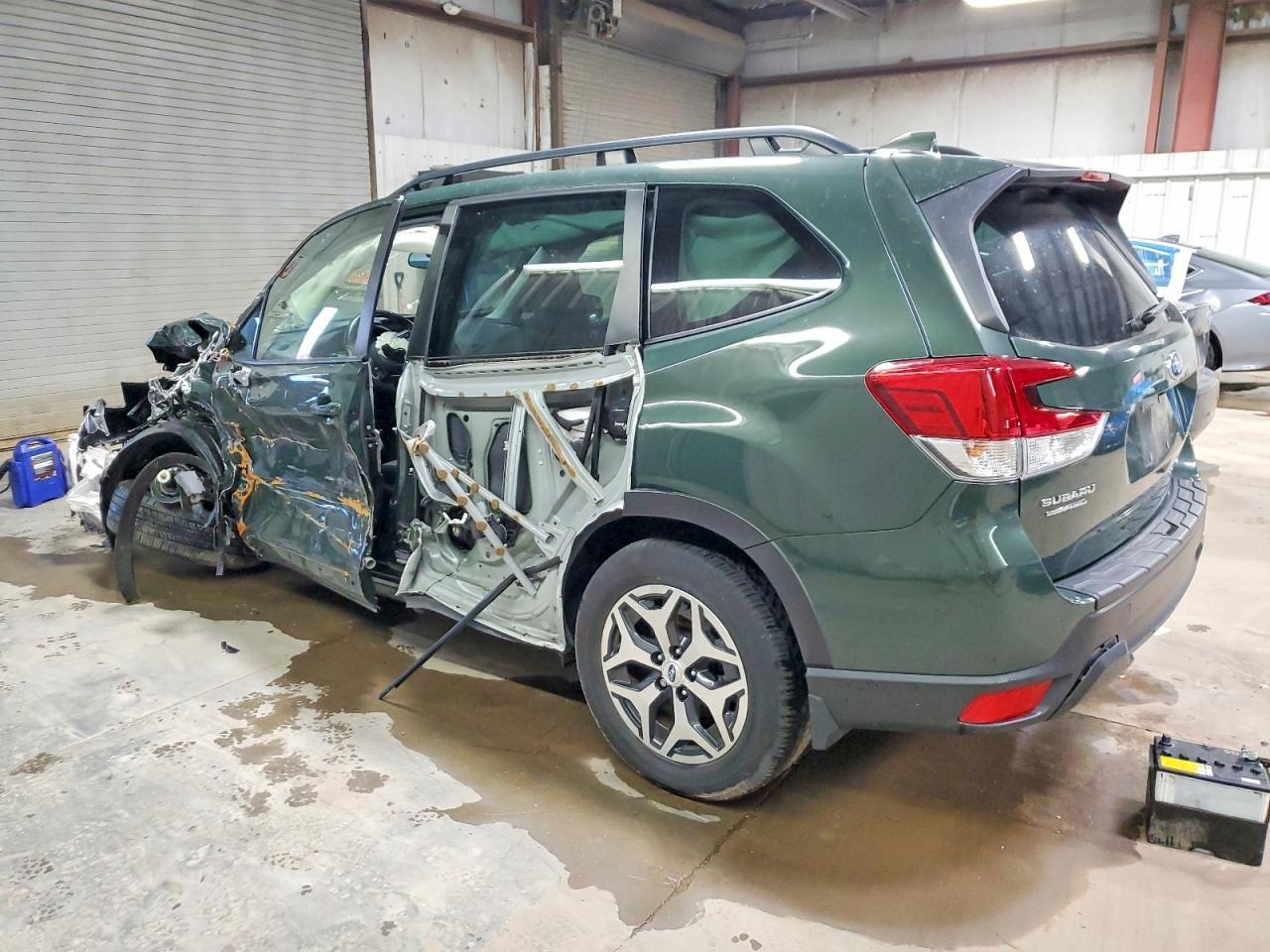 2023 Subaru Forester Premium - Фото 2
