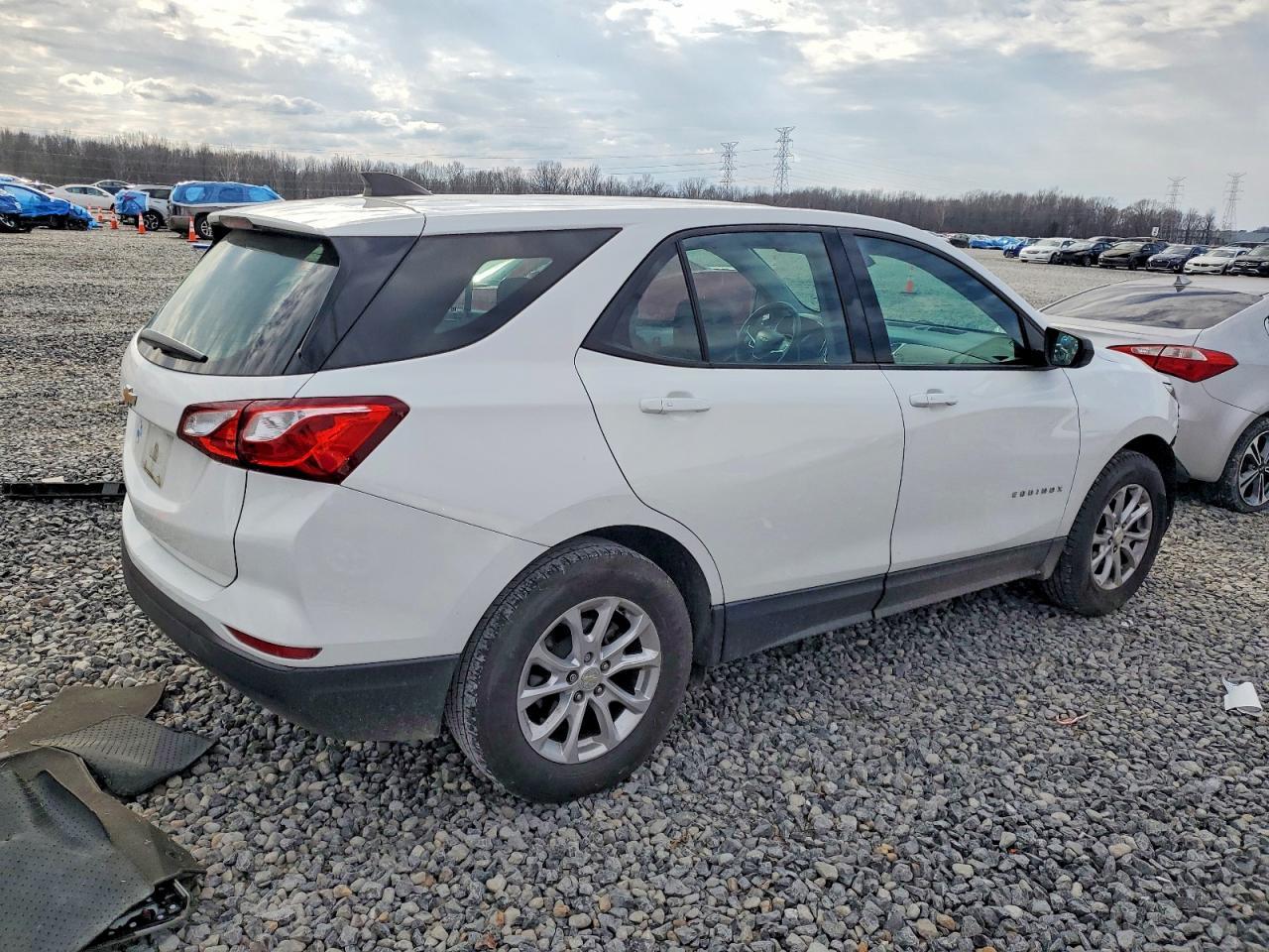 2019 Chevrolet Equinox Ls - Image 3