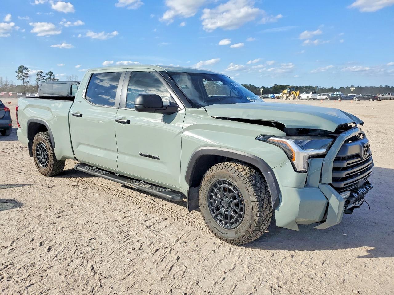 2025 Toyota Tundra Crewmax Sr5 - Image 4