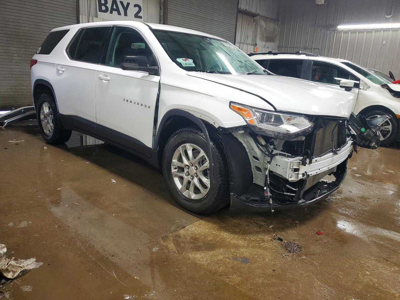 2021 Chevrolet Traverse Ls - Фото 4