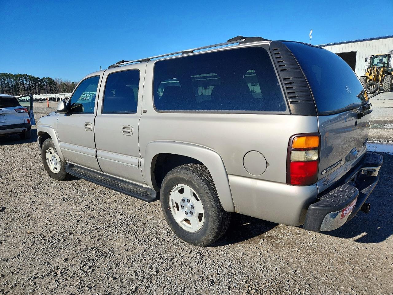 2004 Chevrolet Suburban - Фото 2