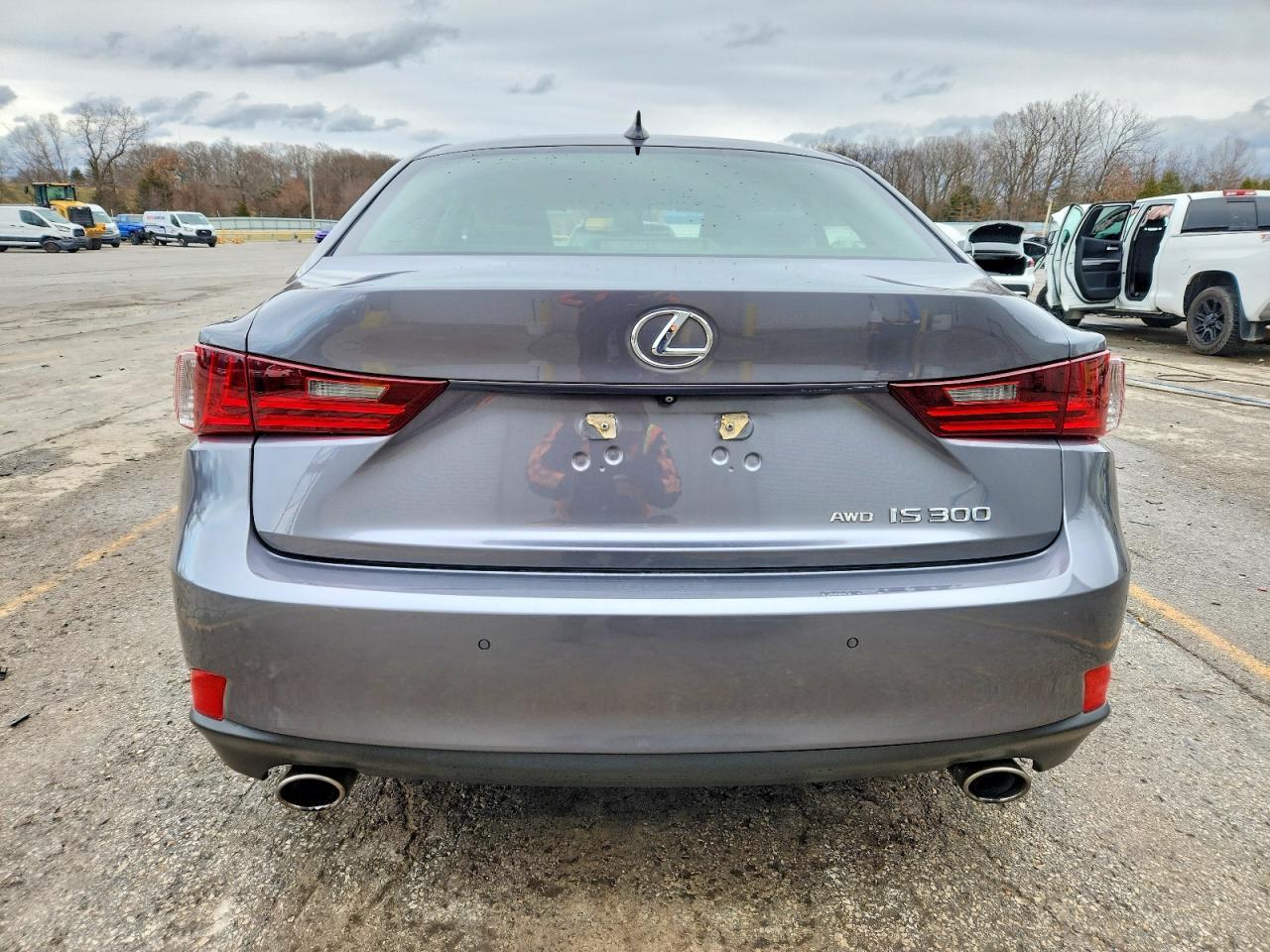 2016 Lexus Is 300 - Image 6