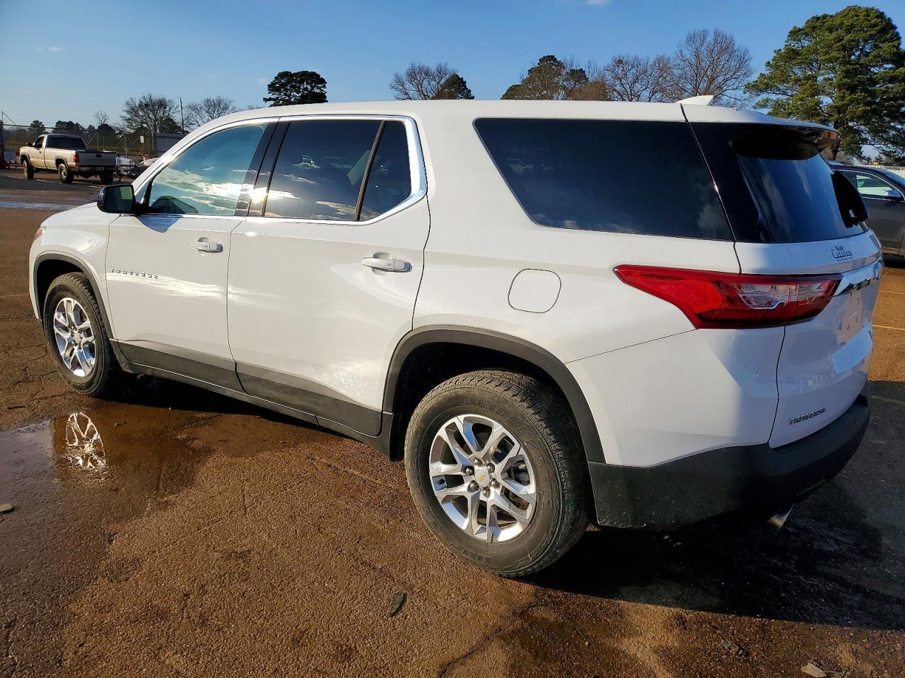 2020 Chevrolet Traverse Ls - Фото 2
