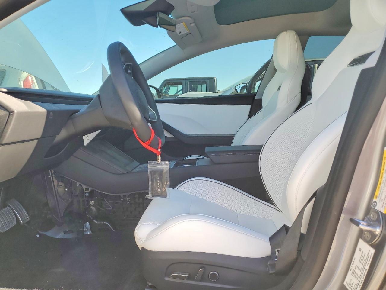 2025 Tesla Model 3 - Image 7