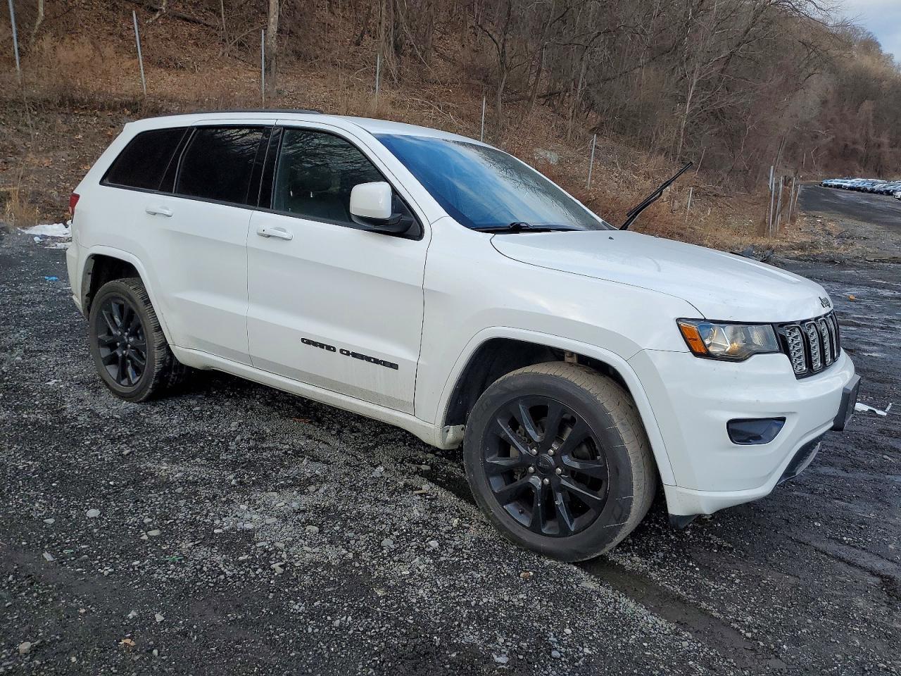 2018 Jeep Grand Cherokee Laredo - Image 4