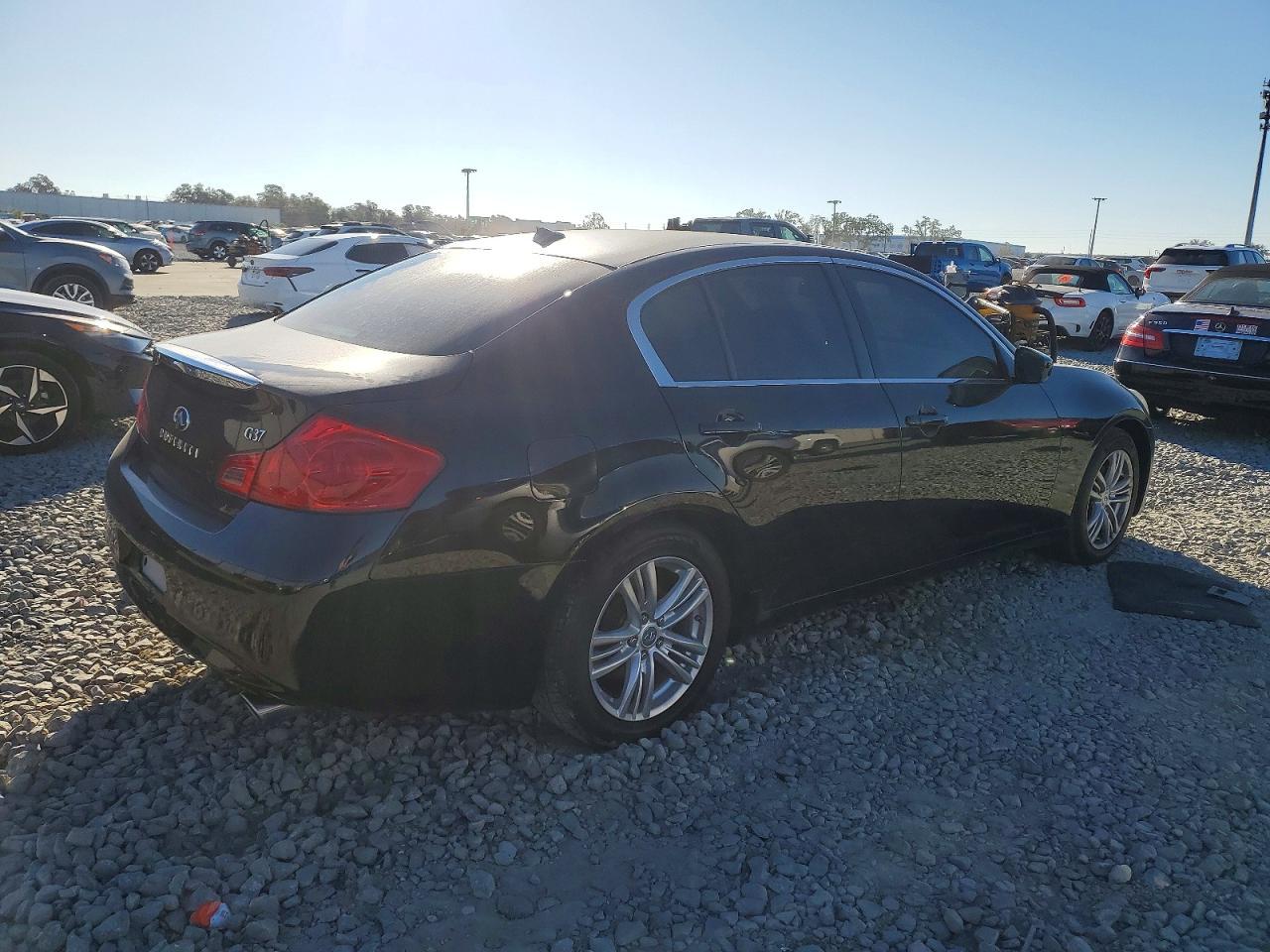 2013 Infiniti G37 Base - Image 3