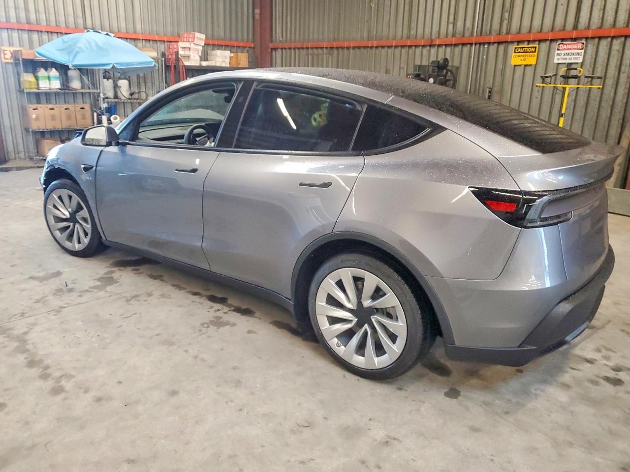 2026 Tesla Model Y - Фото 2