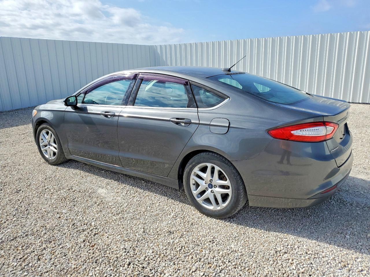2016 Ford Fusion Se - Image 2