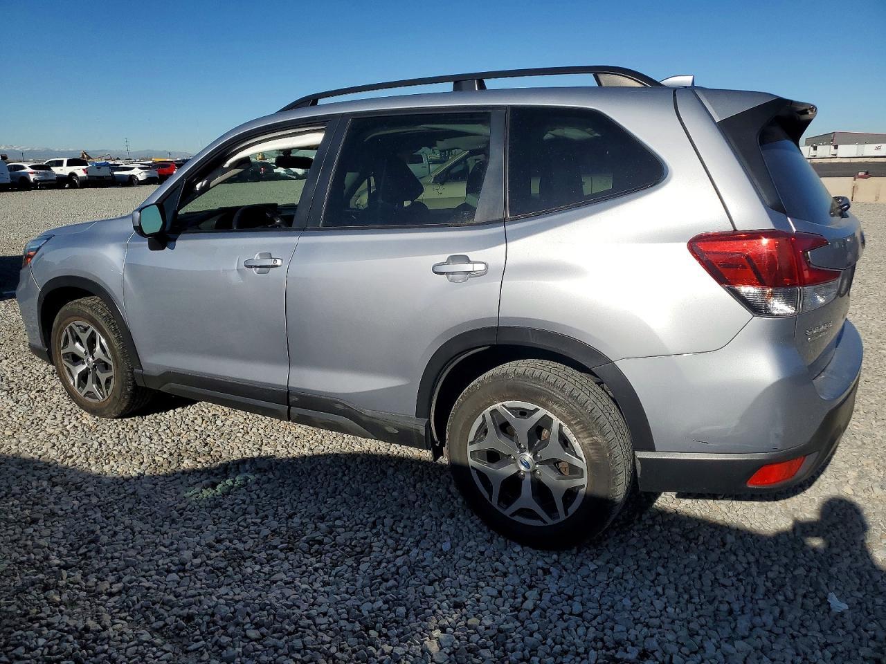 2021 Subaru Forester Premium - Фото 2