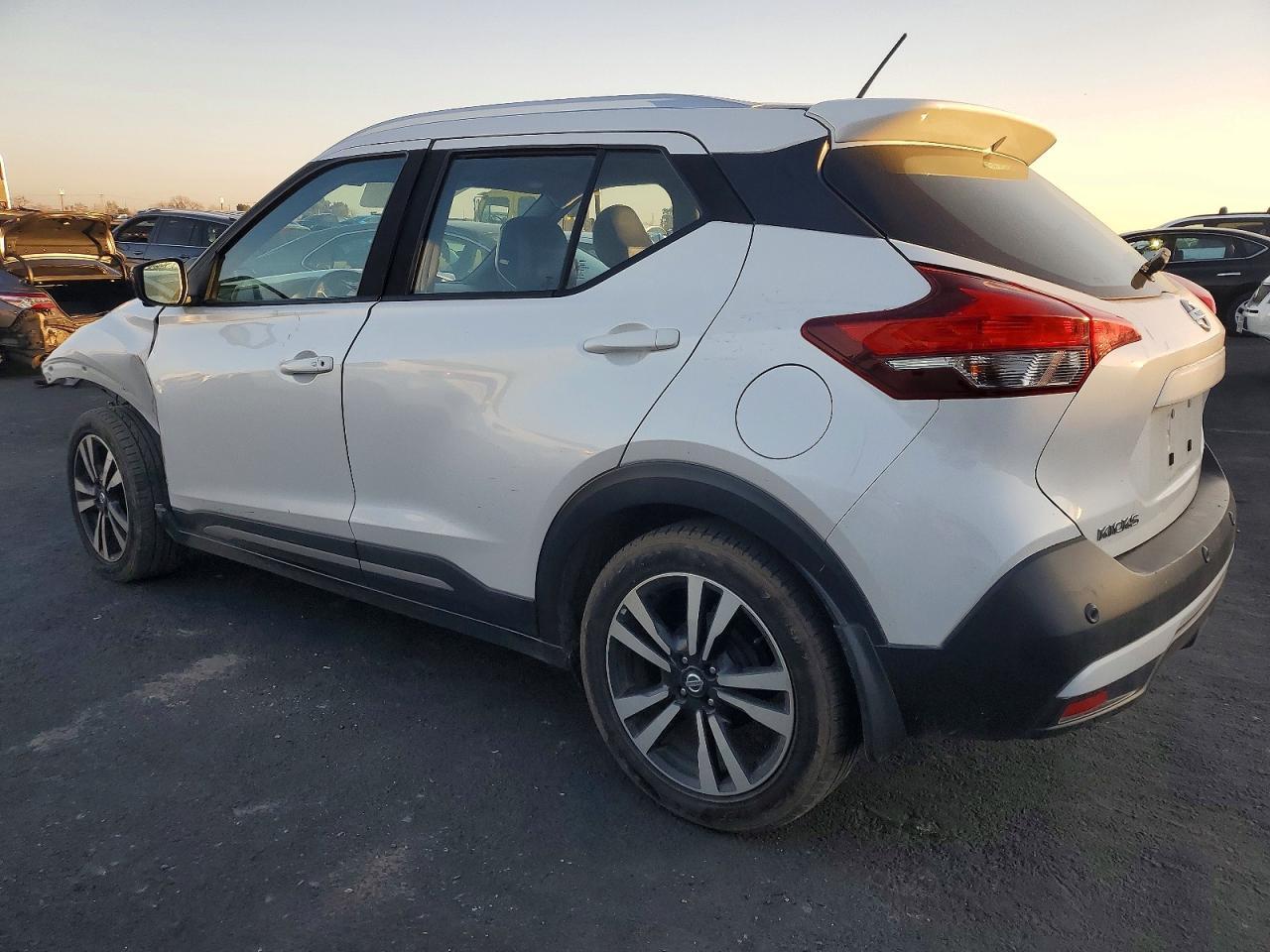 2020 Nissan Kicks Sr - Фото 2