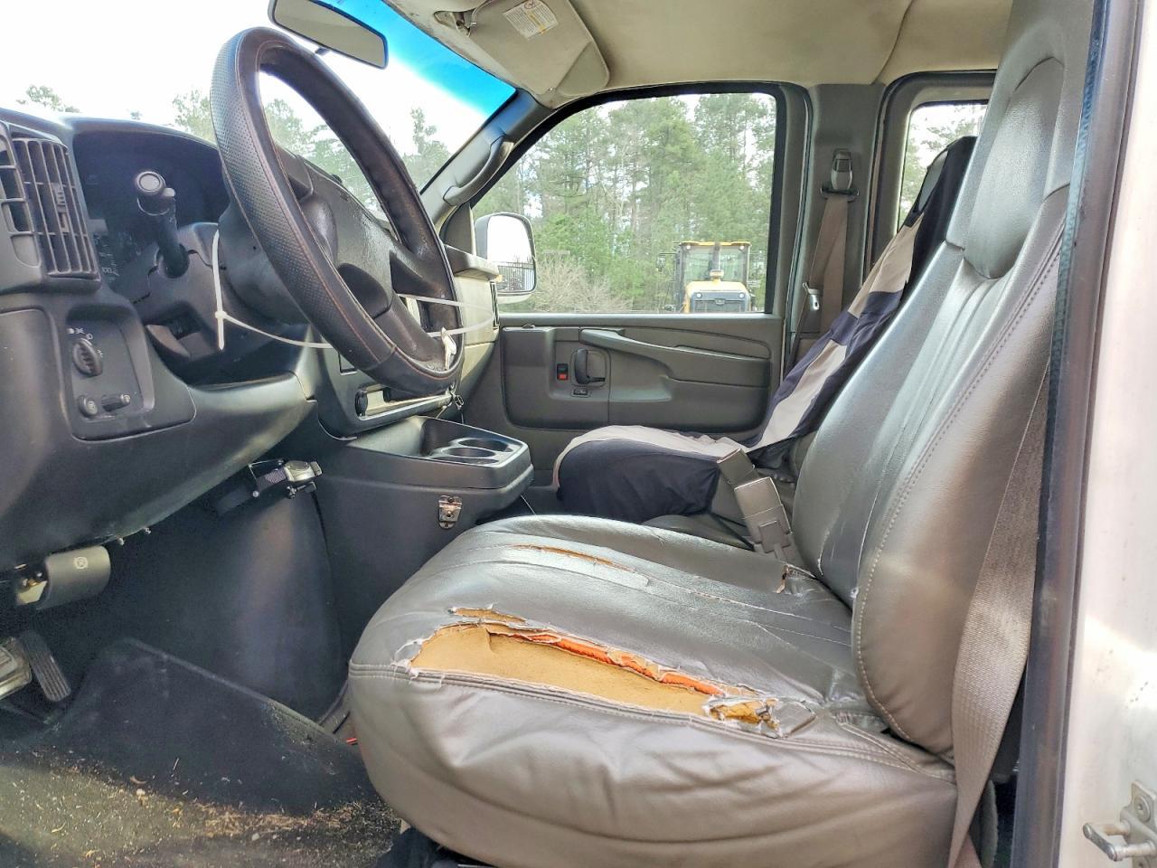 2005 GMC Savana G2500 - Фото 7