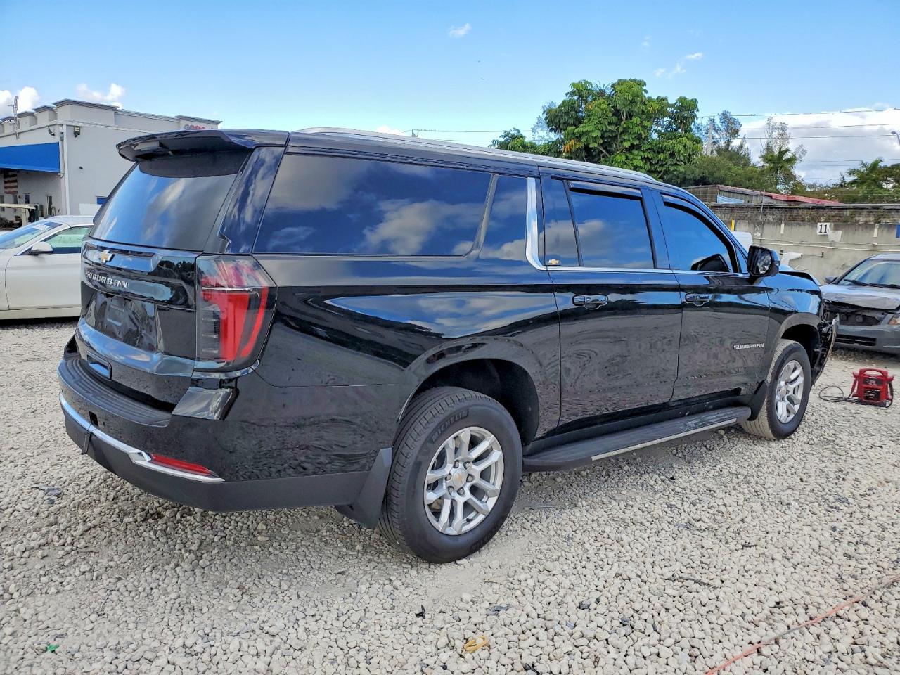 2025 Chevrolet Suburban C1500 Ls - Image 3