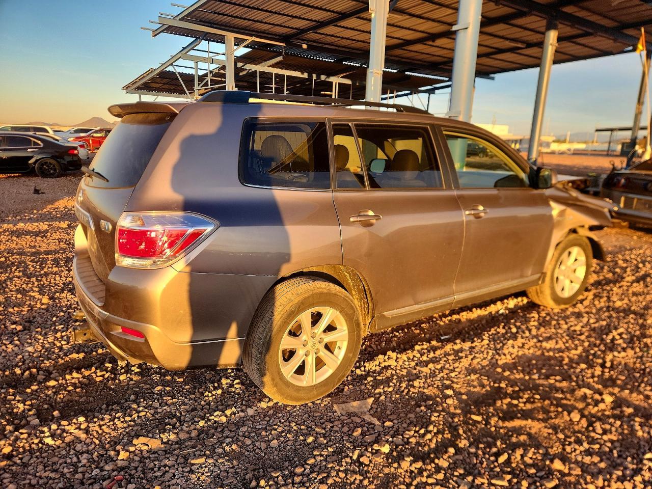 2013 Toyota Highlander Hybrid - Image 3