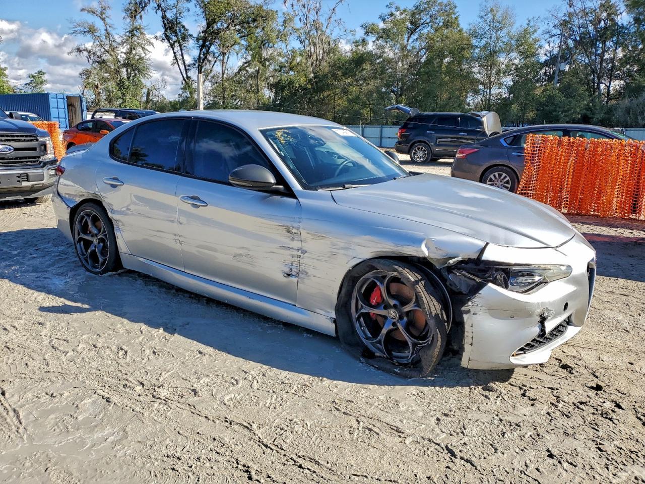 2019 Alfa Romeo Giulia Ti - Фото 4