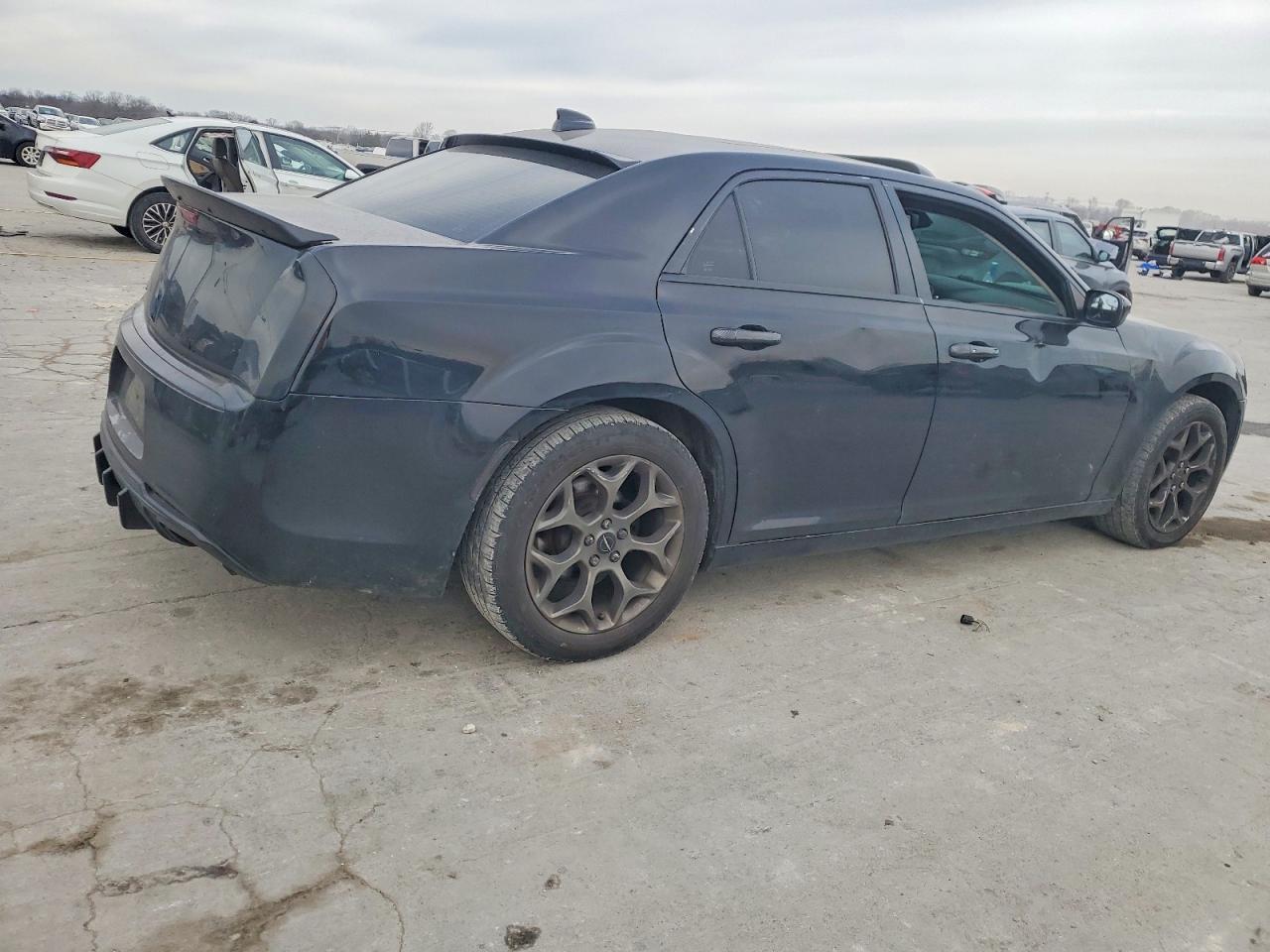 2016 Chrysler 300C - Image 3