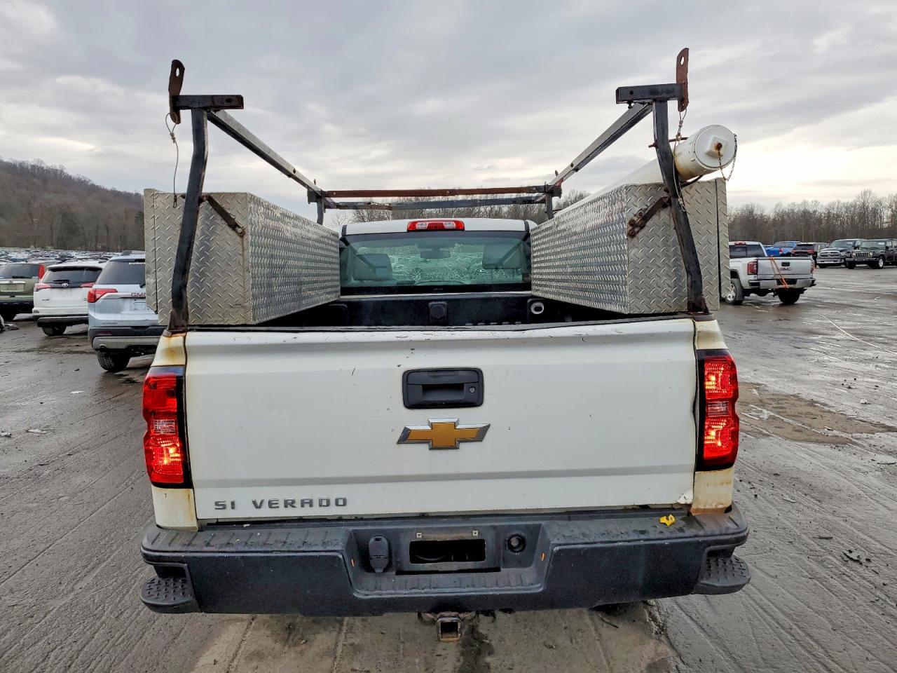 2018 Chevrolet Silverado 1500 Utility Wt 5.3L V-8 - Фото 6