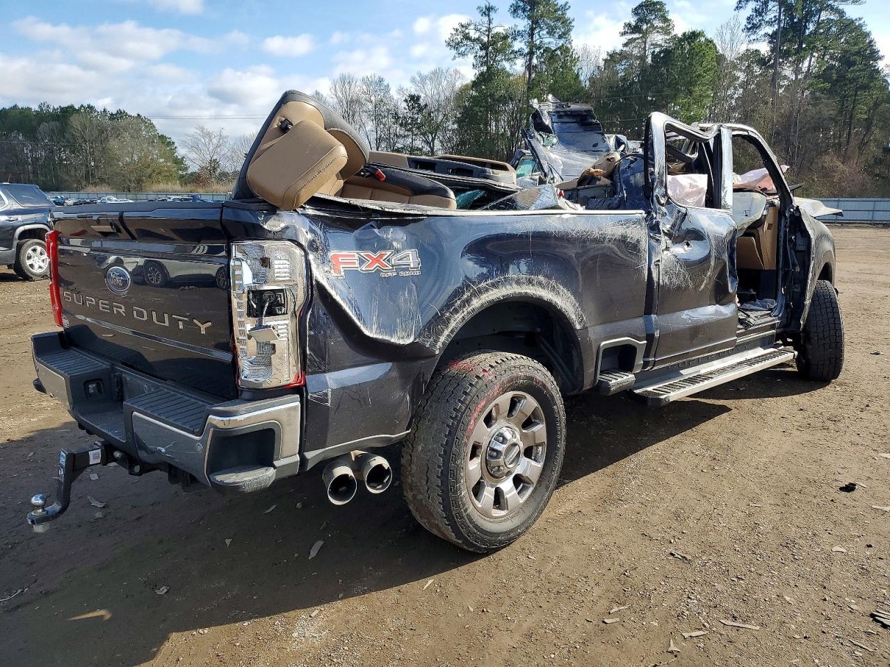 2023 Ford F250 Super Duty - Фото 3