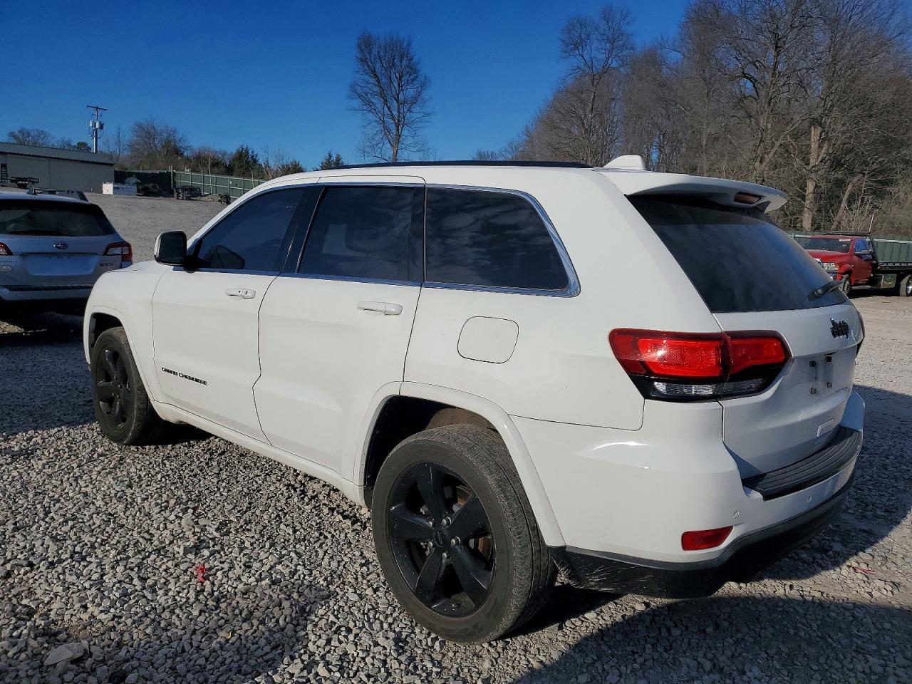 2015 Jeep Grand Cherokee Laredo - Image 2