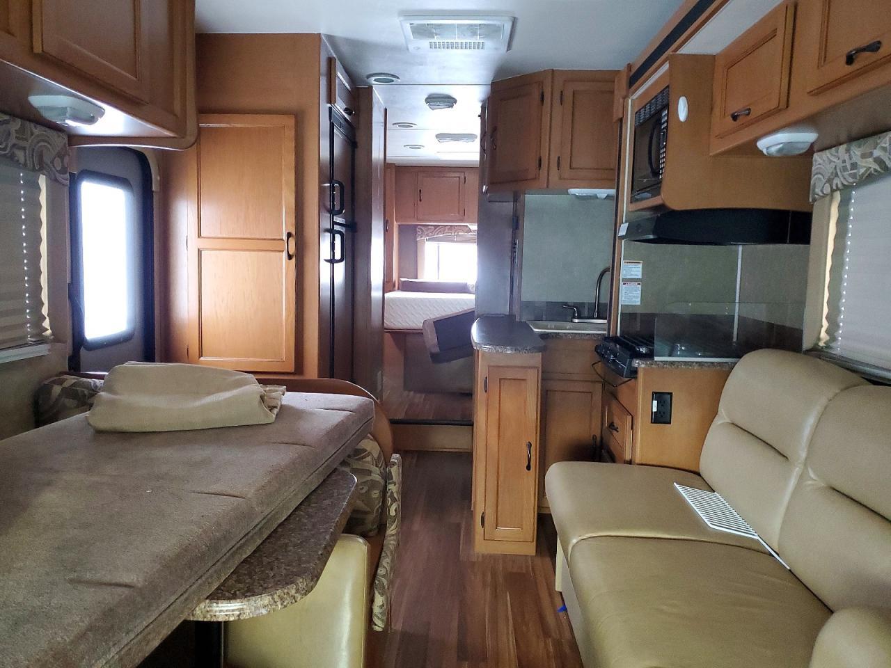 2013 Chevrolet Express G4500 - Фото 6