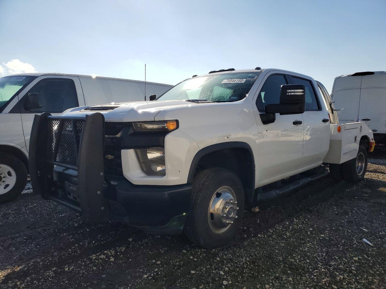 2021 Chevrolet Silverado C3500 - Фото 2
