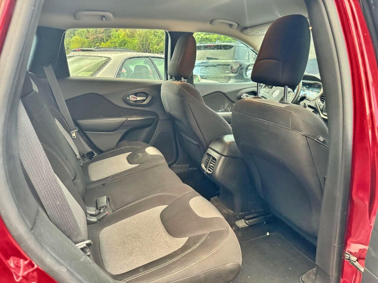 2017 Jeep Cherokee Sport - Image 6