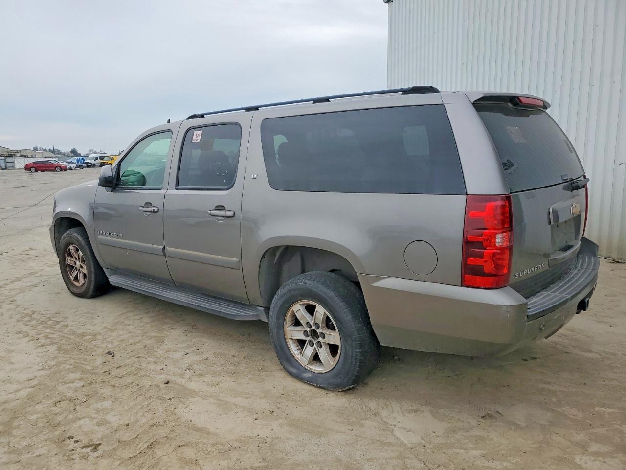 2007 Chevrolet Suburban K1500 - Фото 2