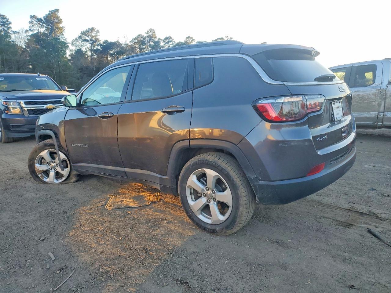 2021 Jeep Compass Latitude - Фото 2