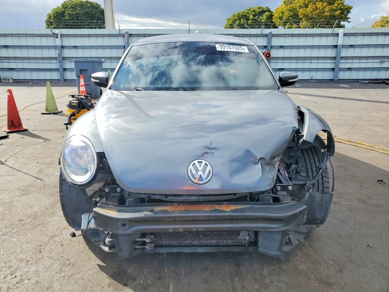 2012 Volkswagen Beetle - Фото 5