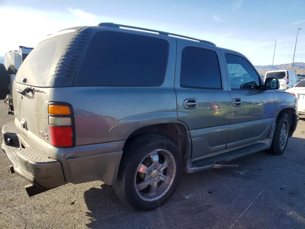 2005 GMC Yukon Denali - Фото 3