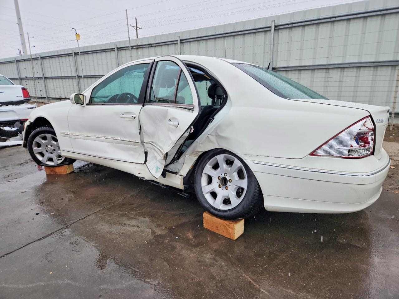 2005 Mercedes-Benz C 240 4Matic - Image 2