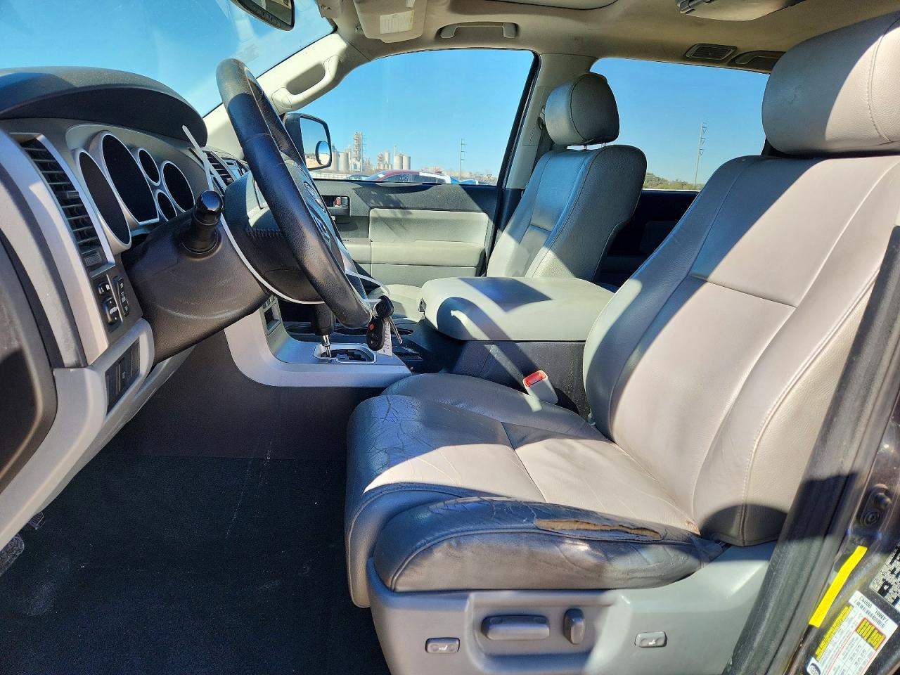 2016 Toyota Sequoia Sr5 - Фото 7