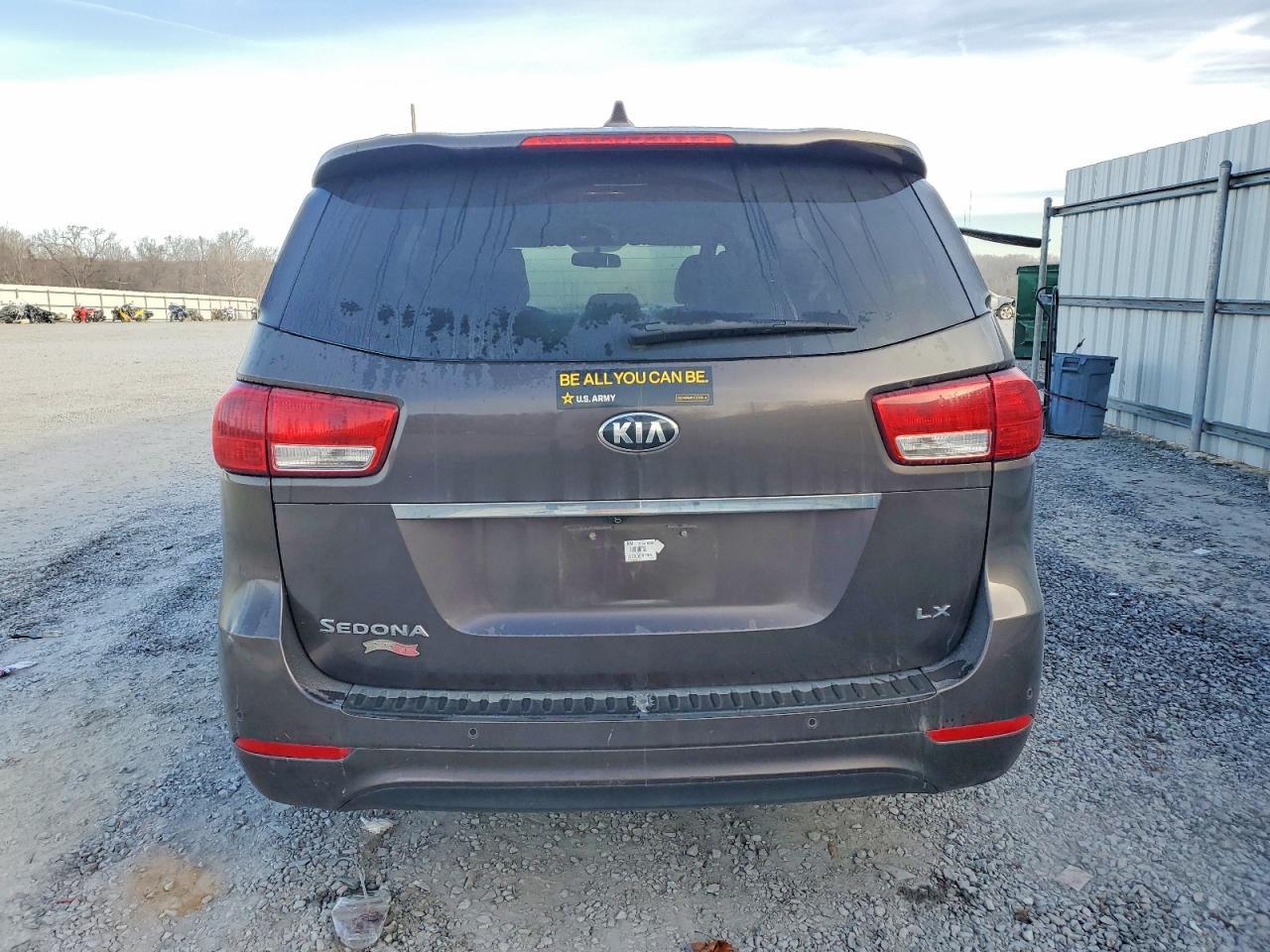 2017 Kia Sedona Lx - Фото 6