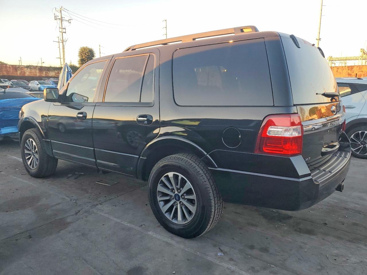 2017 Ford Expedition Xlt - Фото 2