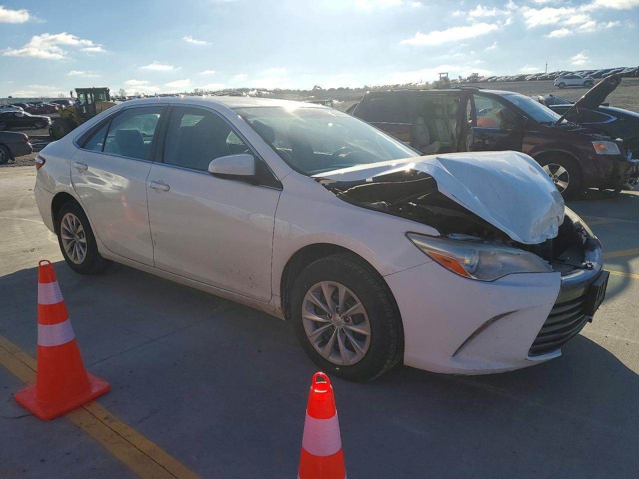 2015 Toyota Camry Le - Фото 4