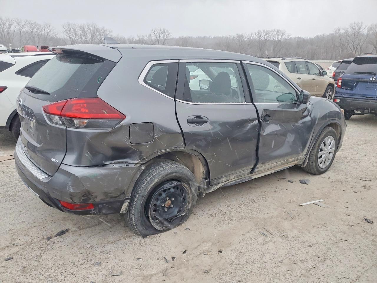 2018 Nissan Rogue S - Фото 3