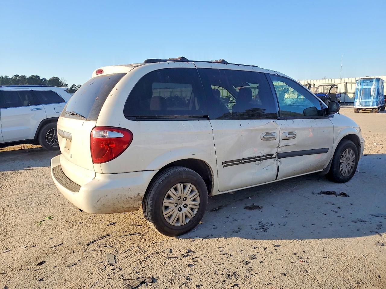 2005 Chrysler Town & Country - Image 3
