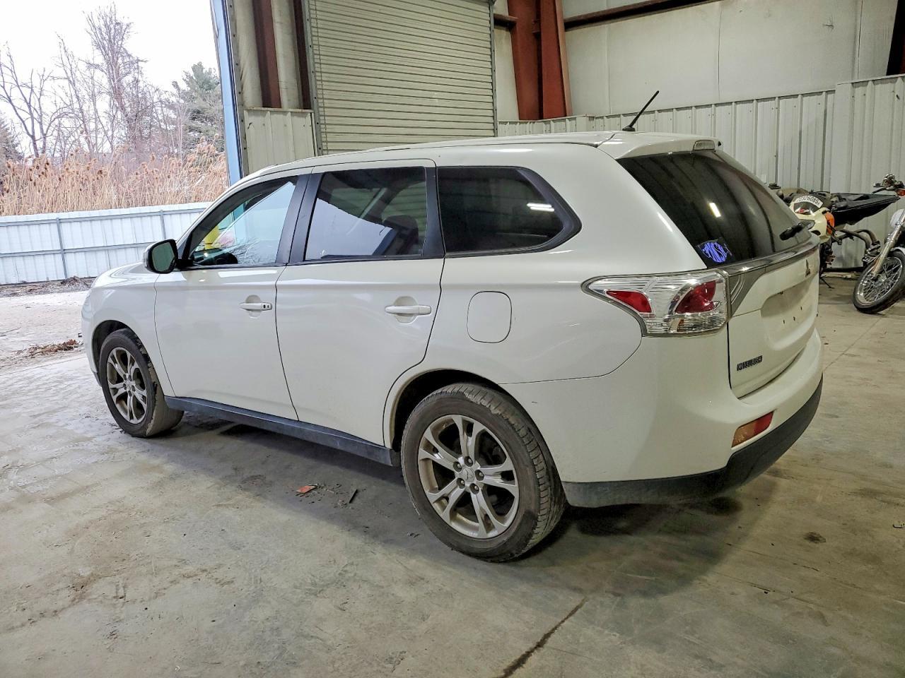 2014 Mitsubishi Outlander Se - Фото 2
